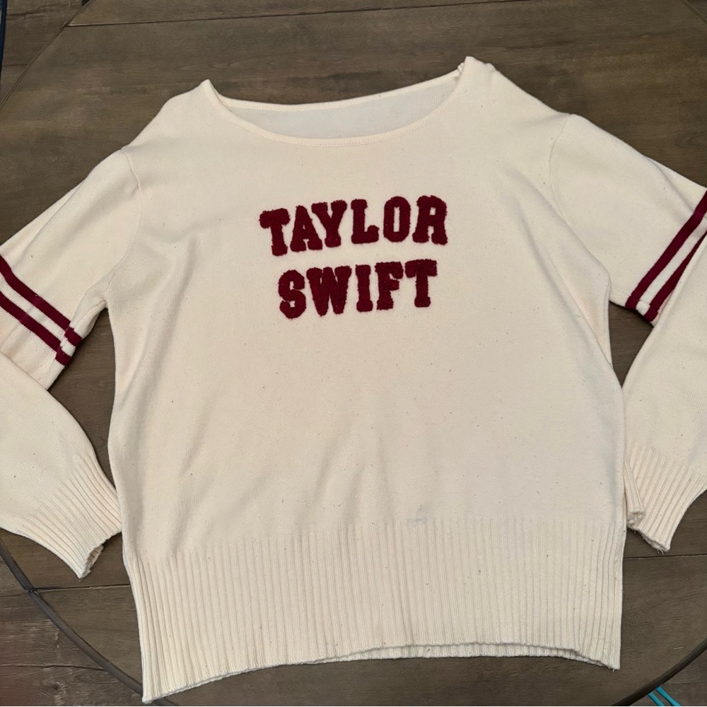 Taylor Swift sweater (RED Taylor’s Version collection)